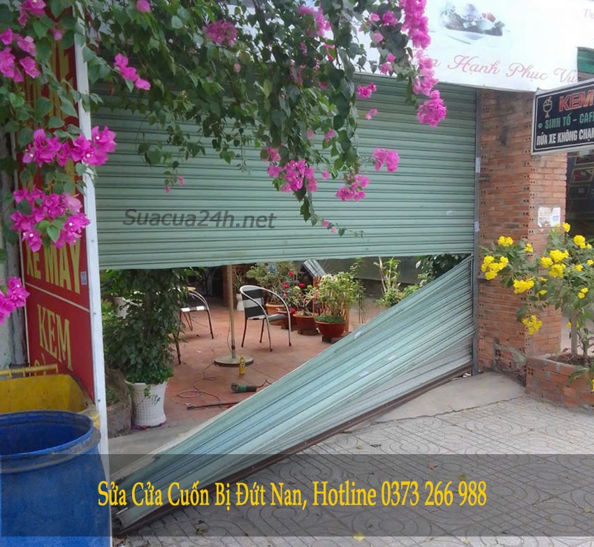 cửa cuốn bị đứt nan 2